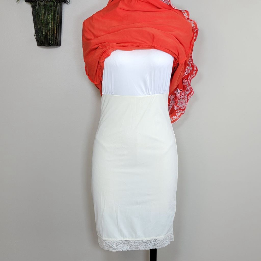 NYDJ Fit & Flare Jeweled Sleeveless Dress Eyelet Embroidered Skirt Slimming 6 - Picture 11 of 14